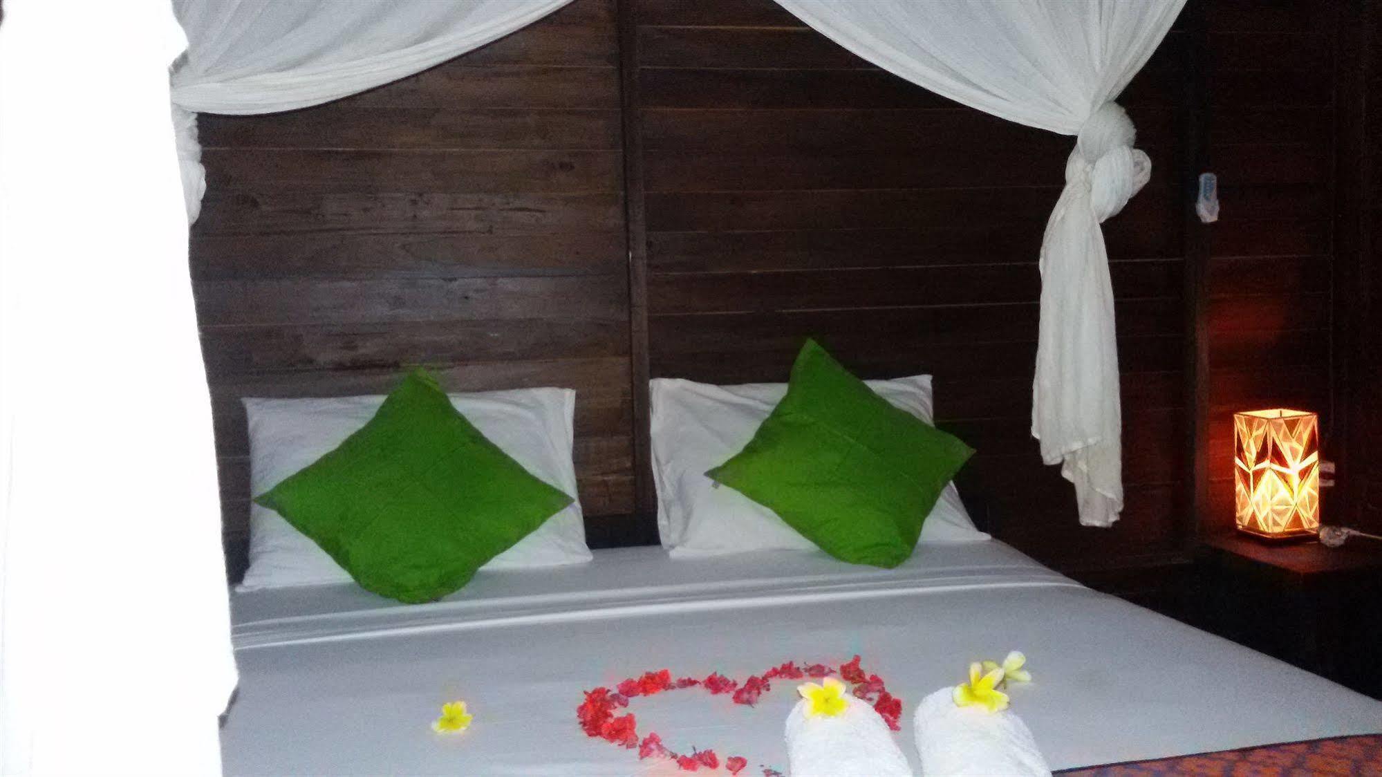 Mosaix Gili Bungalows Gili Trawangan Luaran gambar
