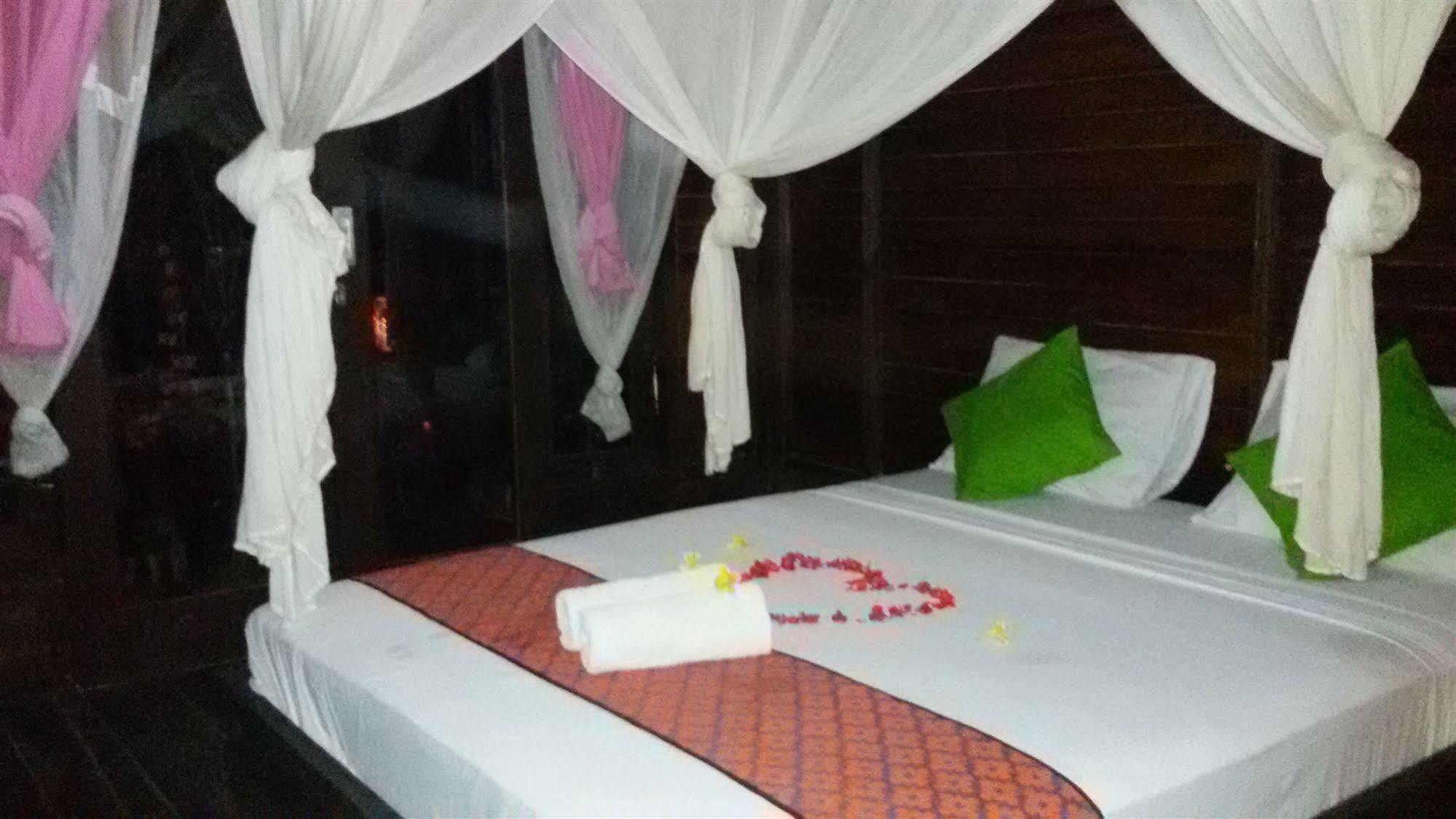 Mosaix Gili Bungalows Gili Trawangan Luaran gambar
