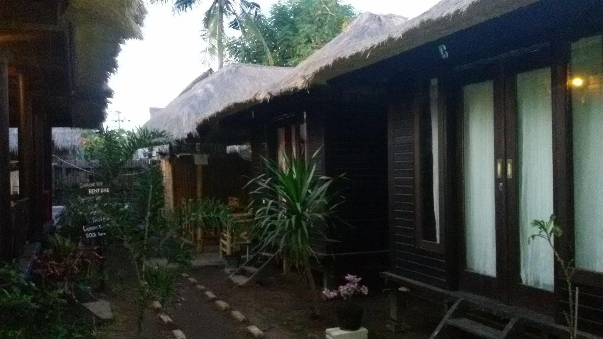 Mosaix Gili Bungalows Gili Trawangan Luaran gambar