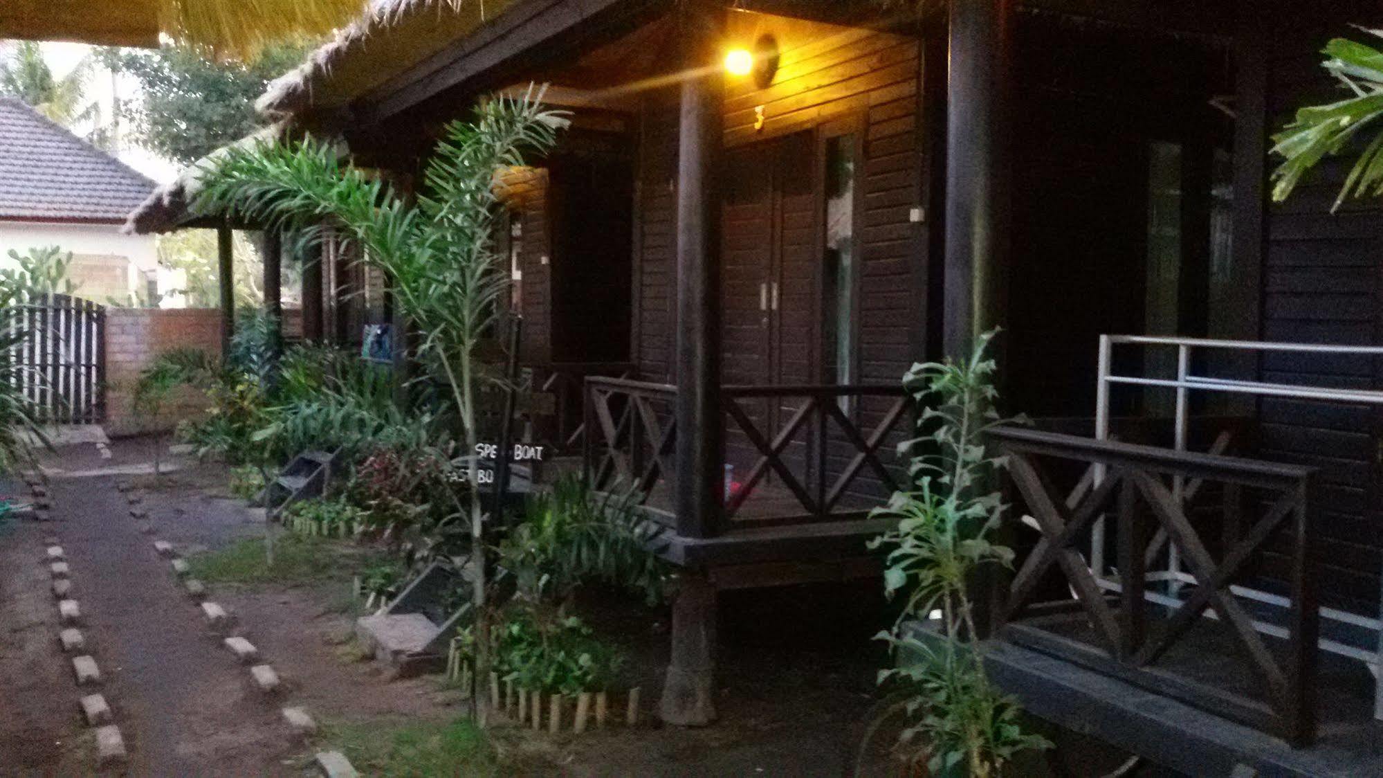 Mosaix Gili Bungalows Gili Trawangan Luaran gambar